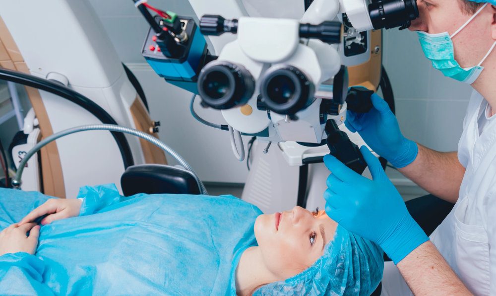 Dr. Soroudi in LASIK Surgery Clinic Los Angeles – Soroudi Vision
