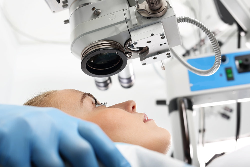 Dr. Soroudi in LASIK Surgery Clinic Los Angeles – Soroudi Vision