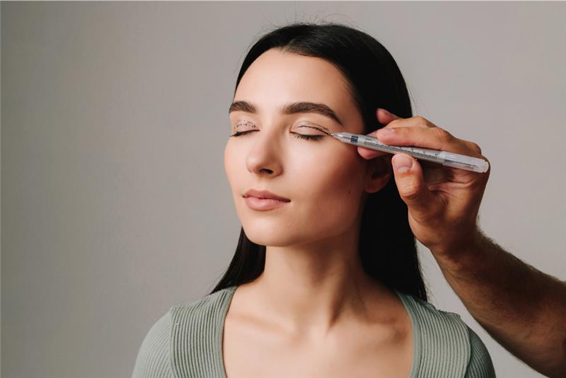 Droopy eyelids are corrected with a blepharoplasty by a surgeon in Los Angeles